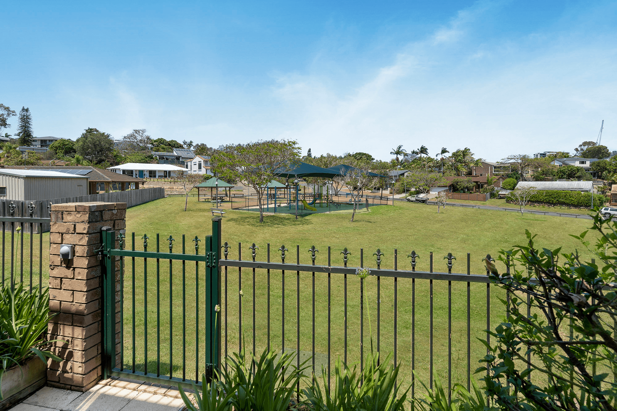 9/2 Girraween Grove, ASHMORE, QLD 4214