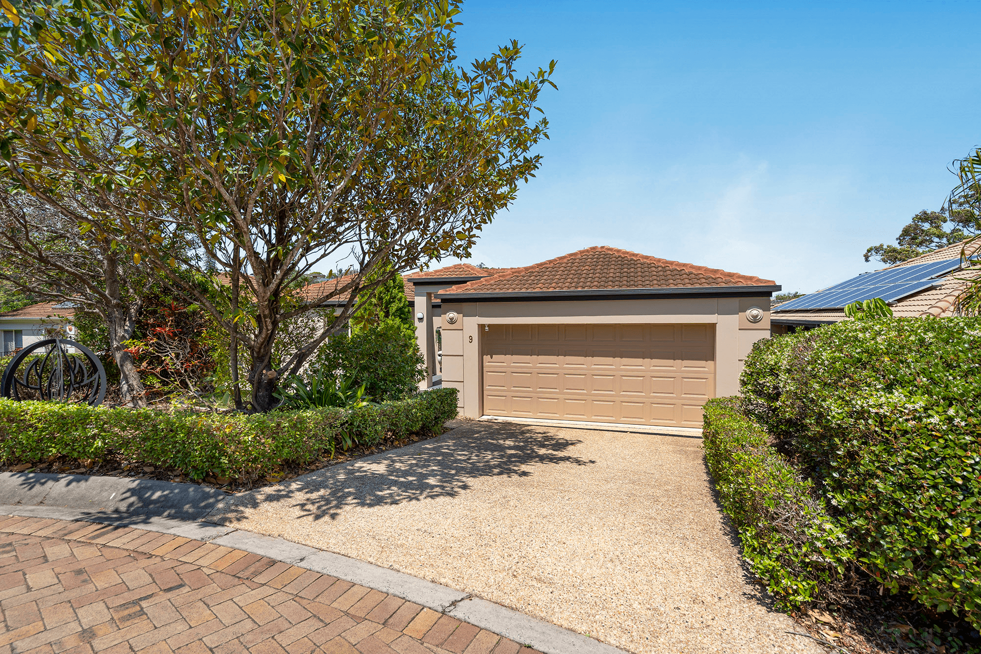 9/2 Girraween Grove, ASHMORE, QLD 4214