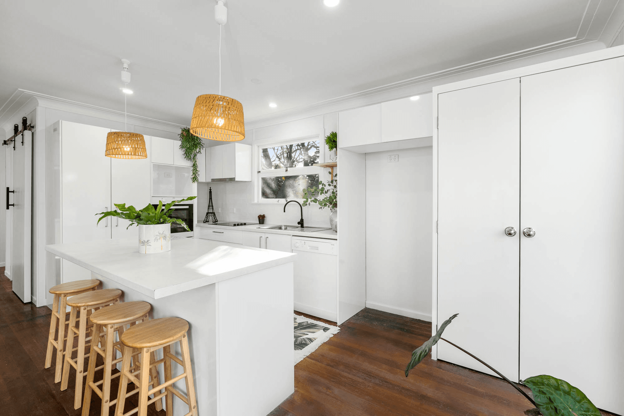 8 Bay Drive, RUSSELL ISLAND, QLD 4184