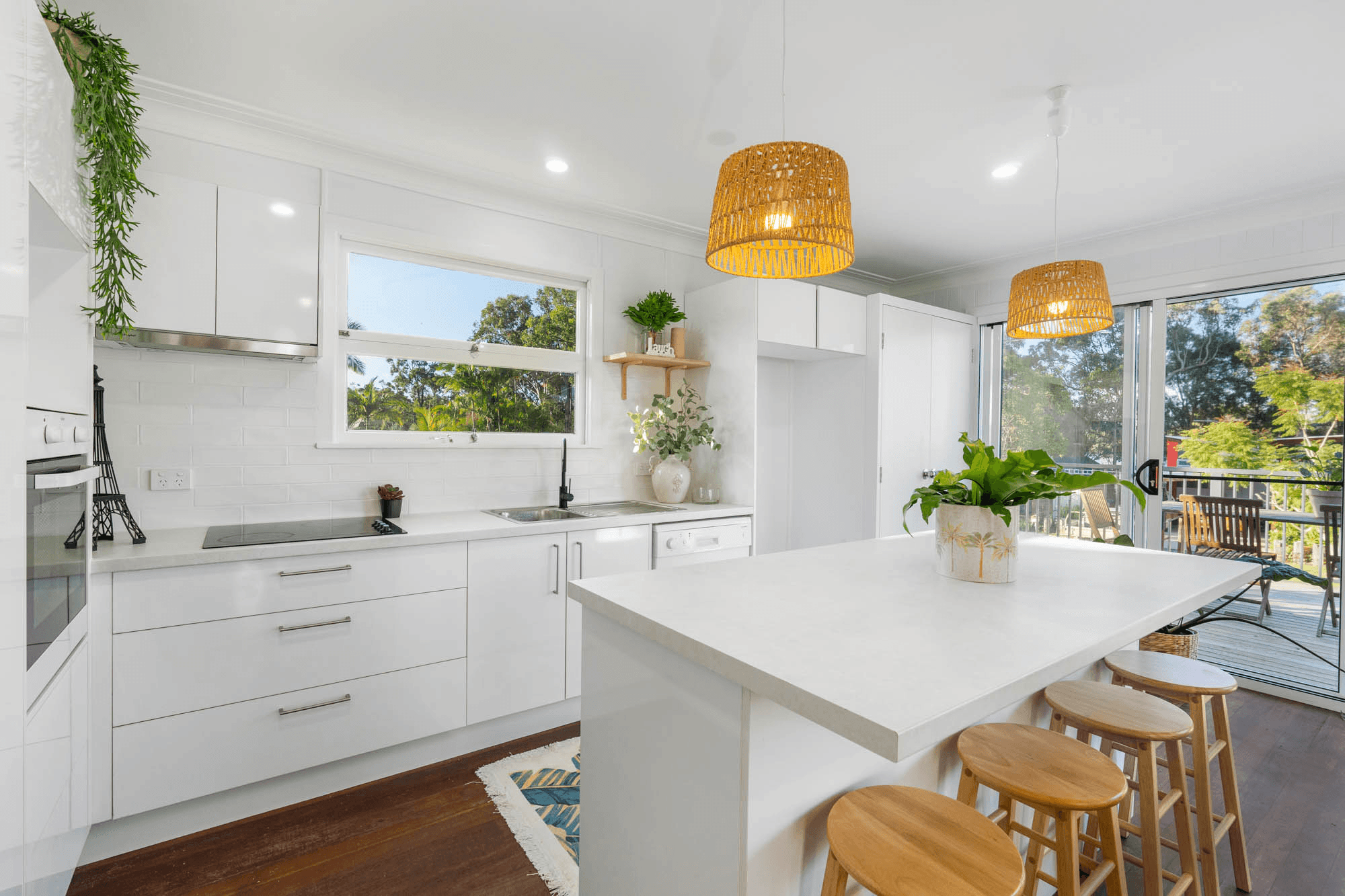 8 Bay Drive, RUSSELL ISLAND, QLD 4184