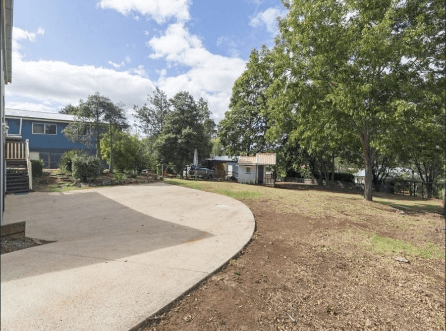 252 West Street, KEARNEYS SPRING, QLD 4350