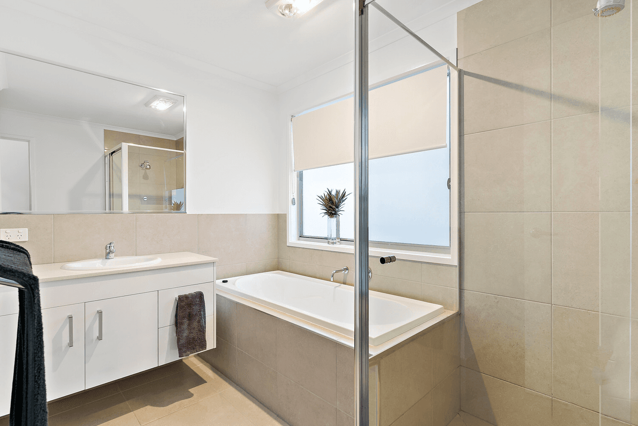 2/39 Horizon Way, WOOMBYE, QLD 4559