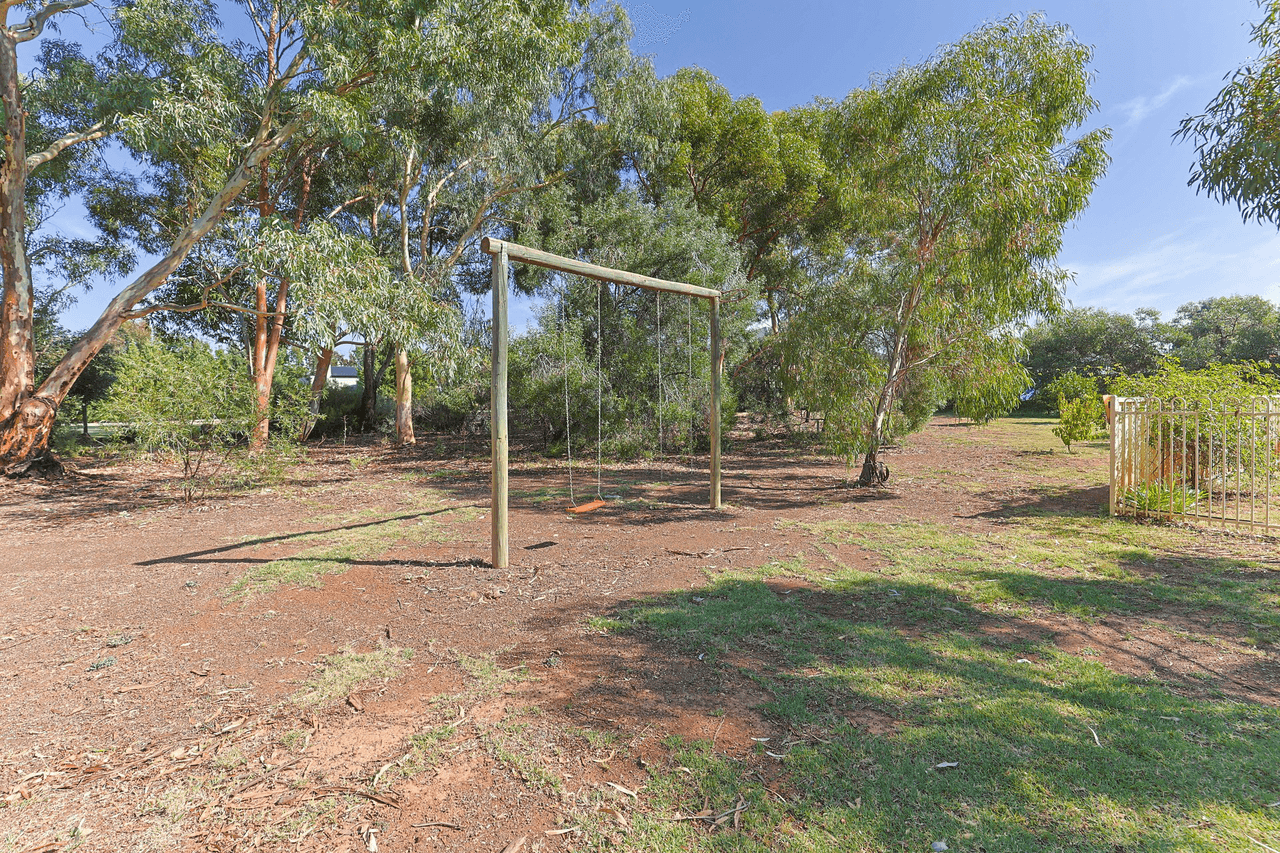 682 Cureton Avenue, Nichols Point, VIC 3501