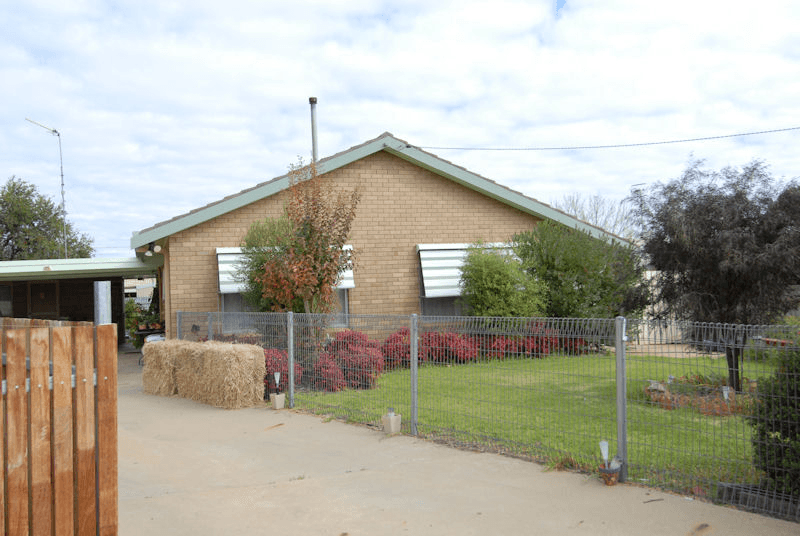 10 STRATTON Court, DENILIQUIN, NSW 2710