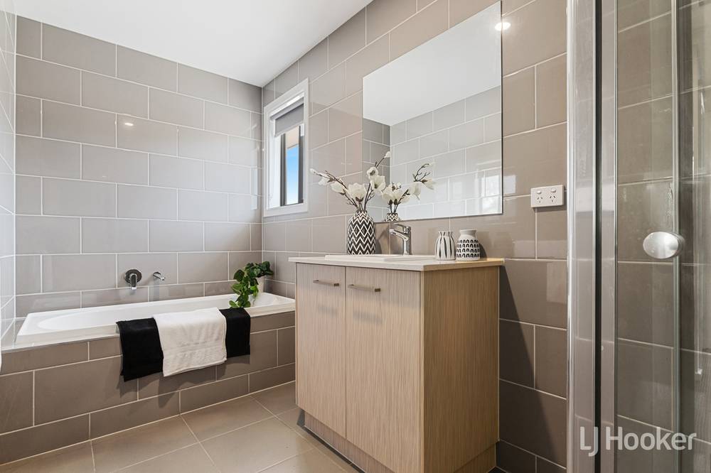 12 Mapleshade Avenue, CLYDE NORTH, VIC 3978