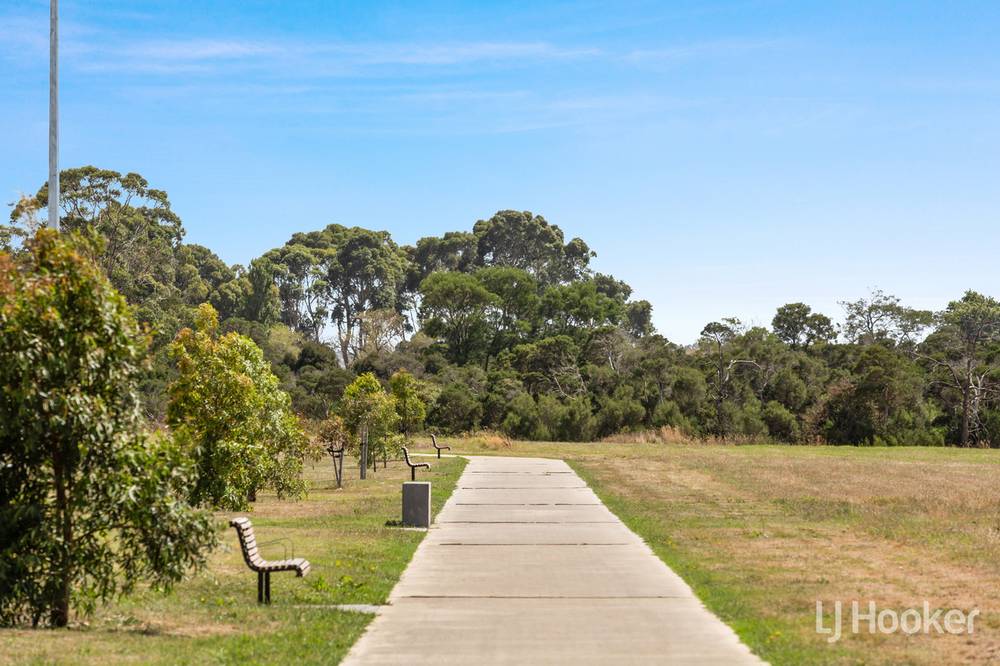 12 Mapleshade Avenue, CLYDE NORTH, VIC 3978