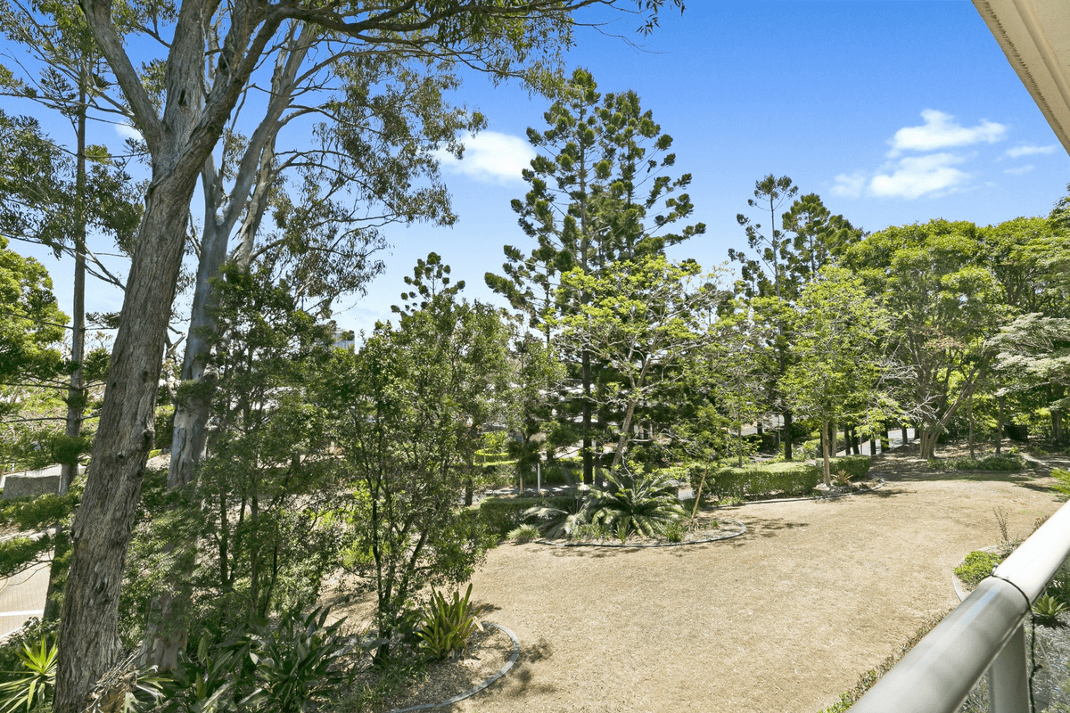 4112/1 Archer Hill Drive "Royal Pines", Benowa, QLD 4217