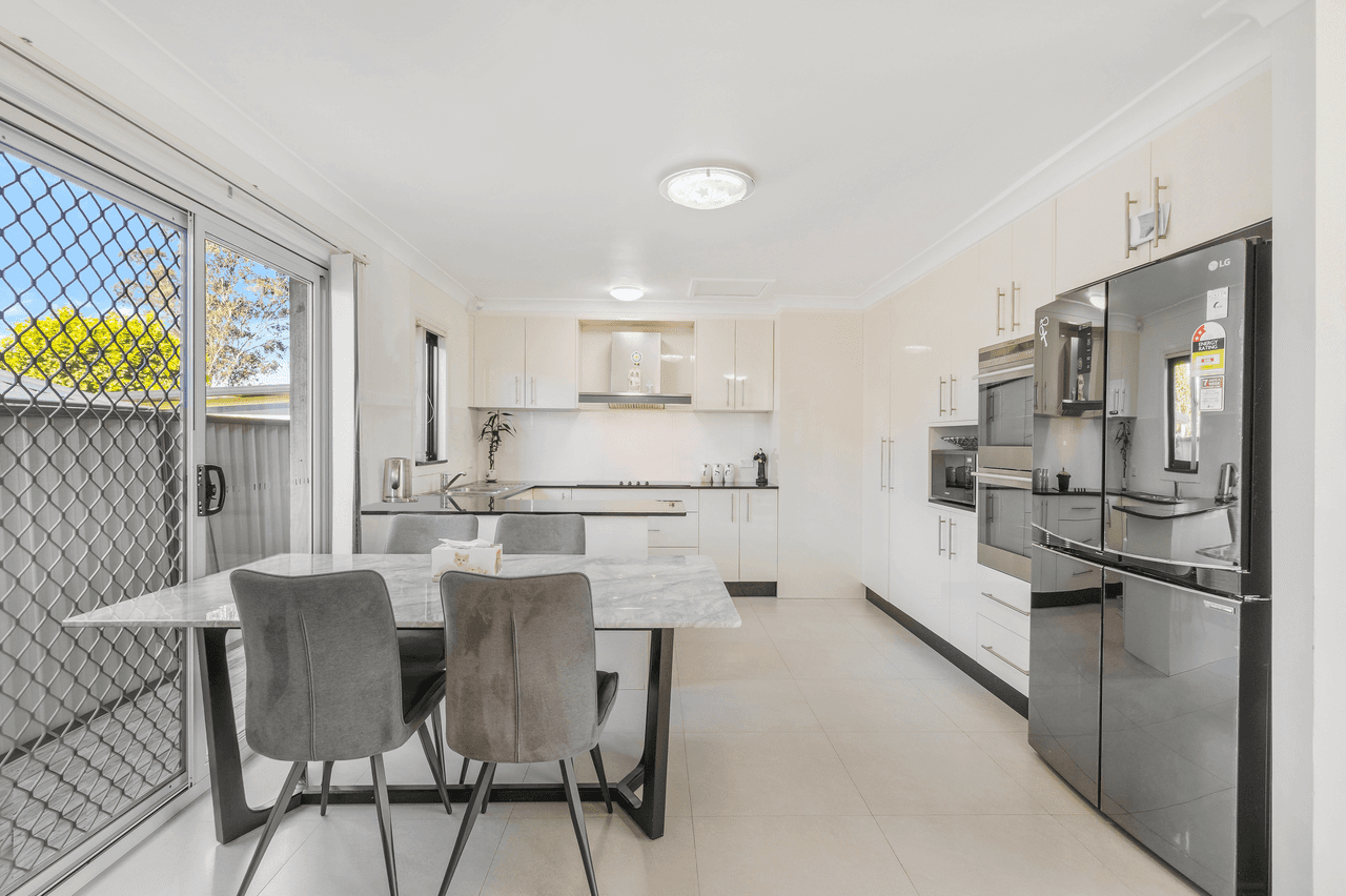 22 Arrowhead Road, GREENFIELD PARK, NSW 2176