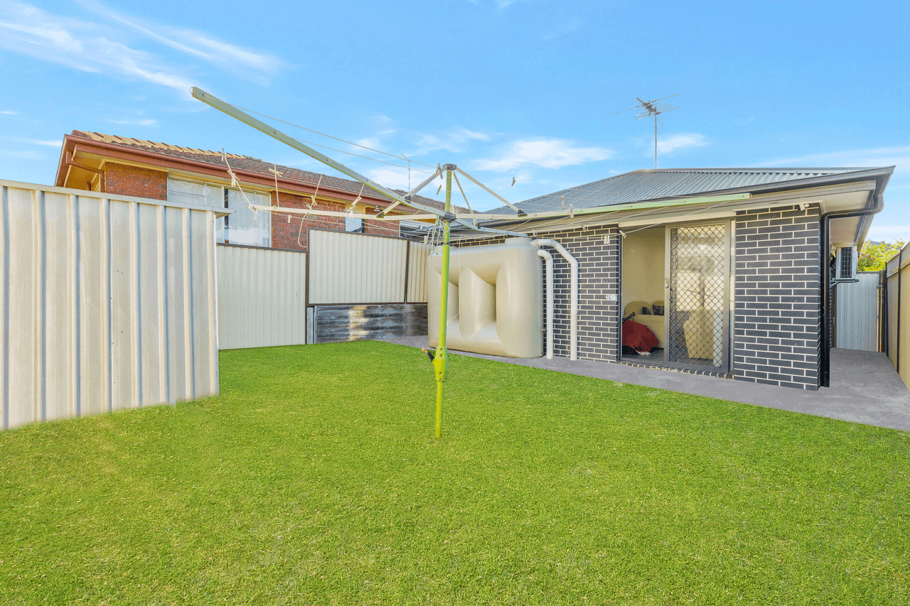 22 Arrowhead Road, GREENFIELD PARK, NSW 2176