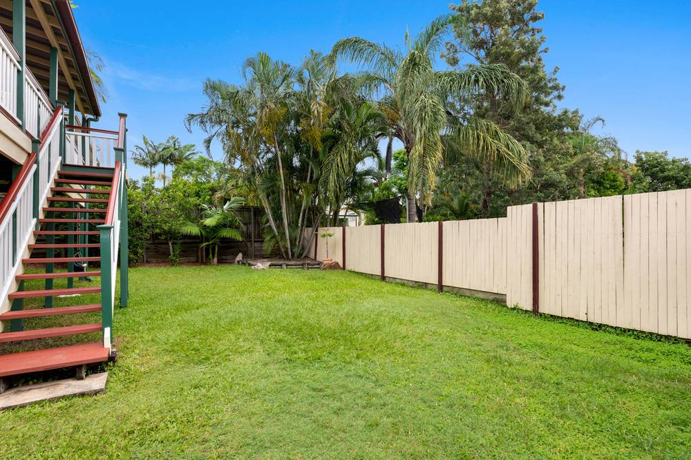 10 Barnes Avenue, Coorparoo, QLD 4151