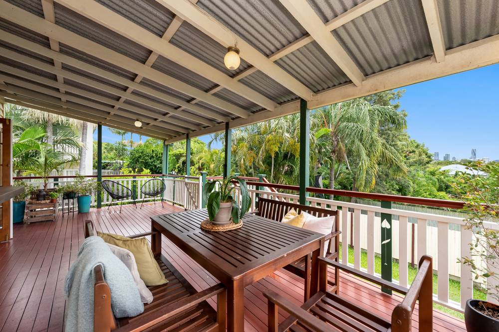 10 Barnes Avenue, Coorparoo, QLD 4151
