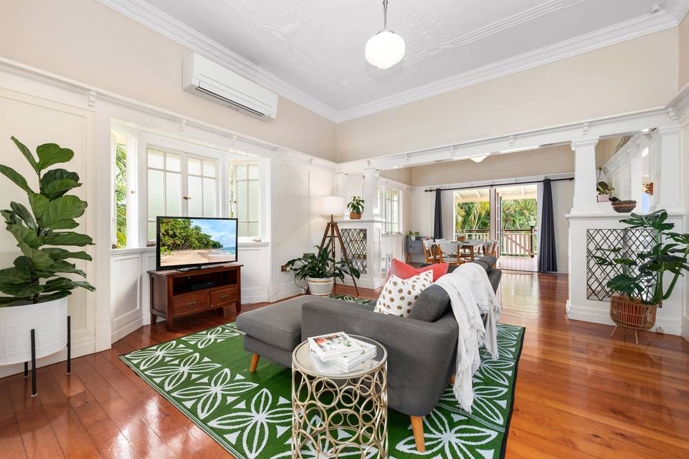 10 Barnes Avenue, Coorparoo, QLD 4151