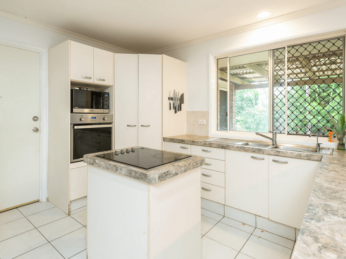 26 Enderbury Crescent, Pacific Pines, QLD 4211