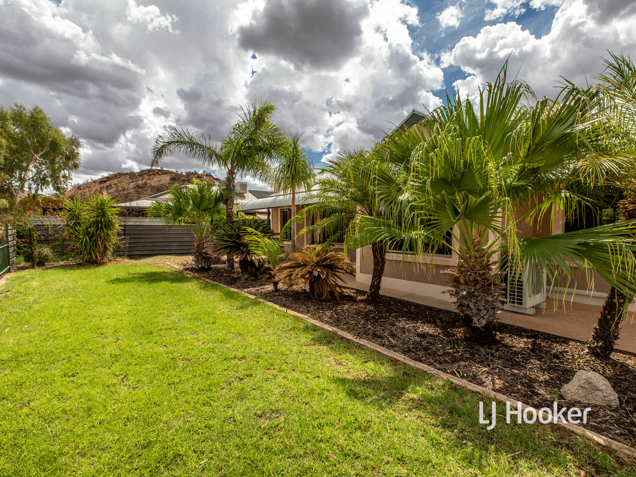 2 Bowman Close, ARALUEN, NT 0870