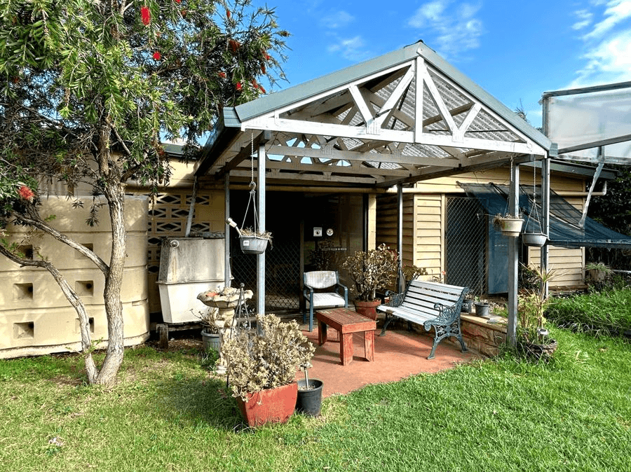 Room 2/130 Ruthven Street, HARLAXTON, QLD 4350
