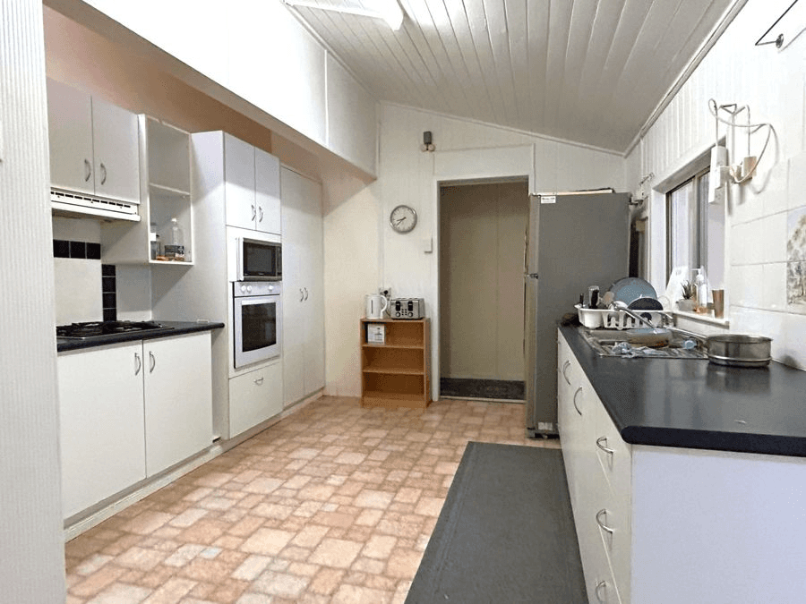Room 2/130 Ruthven Street, HARLAXTON, QLD 4350