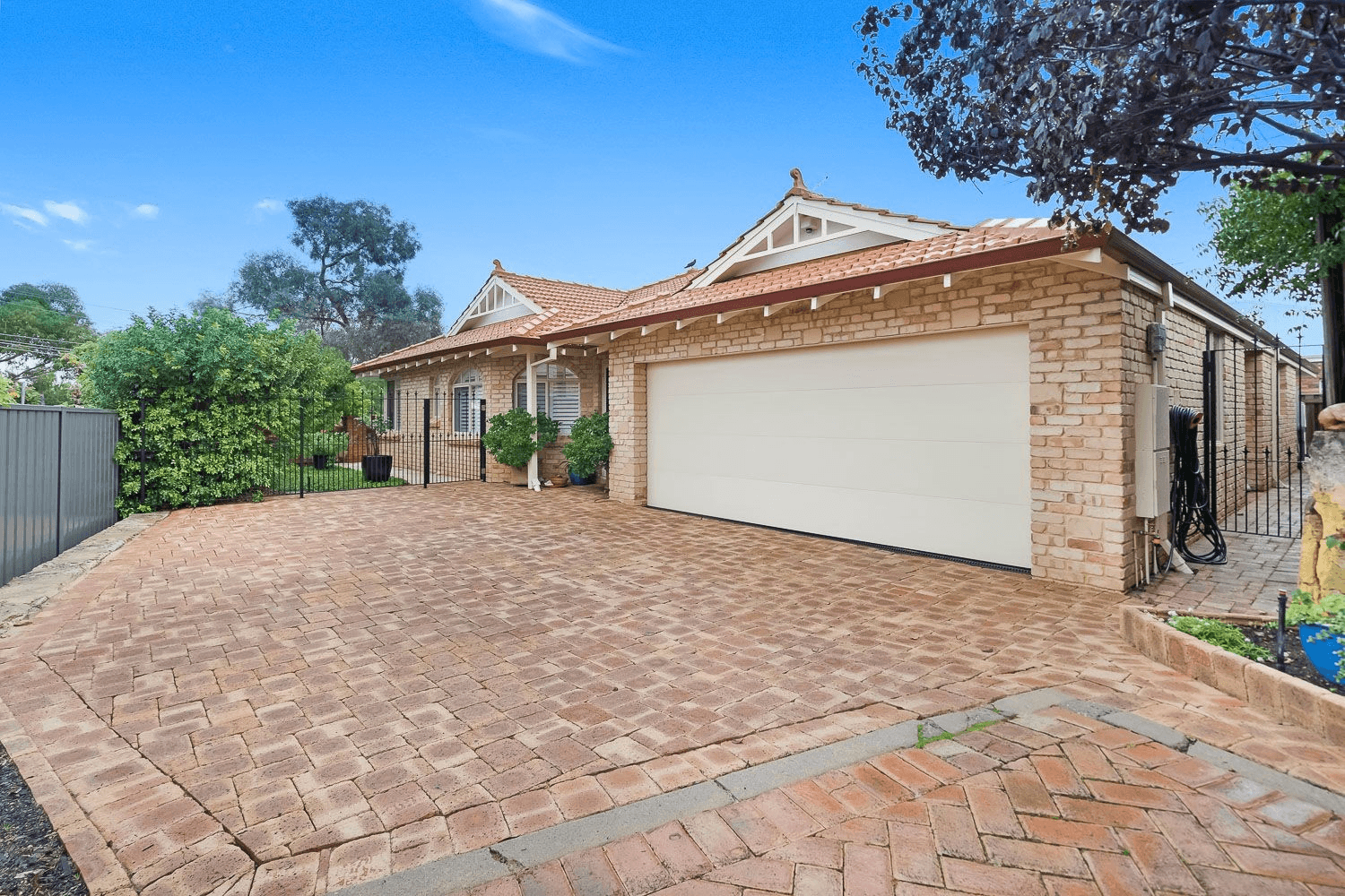 8 Traylen Grove, MOUNT CLAREMONT, WA 6010