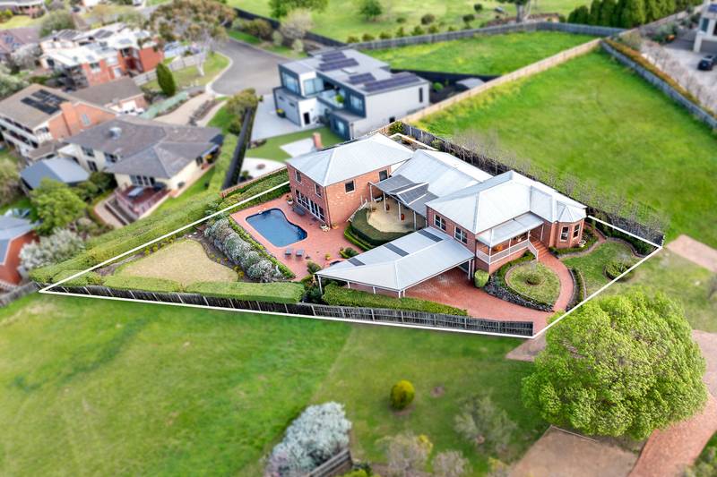 9 Trafalgar Square, Wandana Heights, VIC 3216