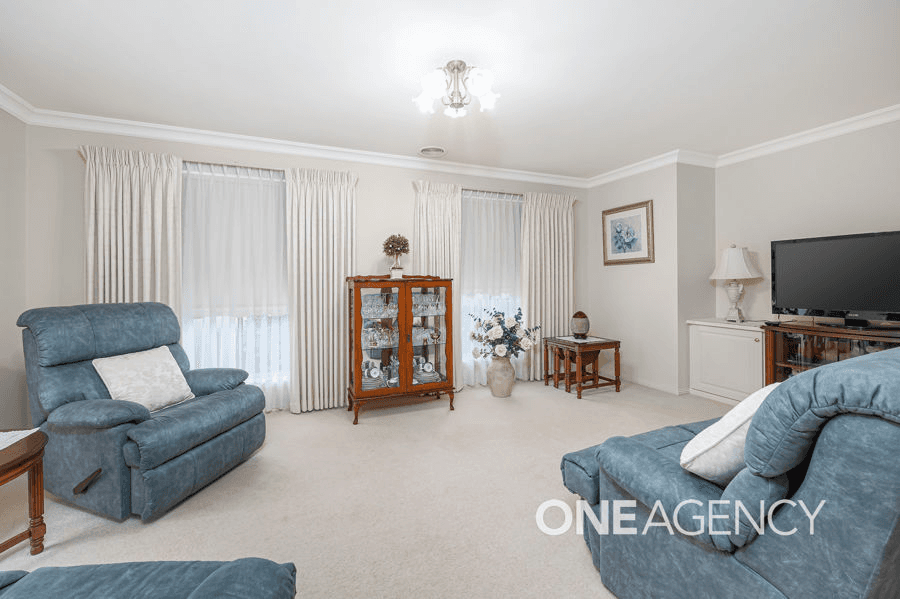 1/21 STIRLING BOULEVARD, TATTON, NSW 2650