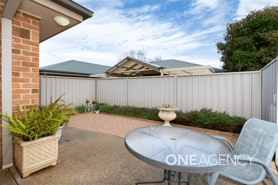 1/21 STIRLING BOULEVARD, TATTON, NSW 2650