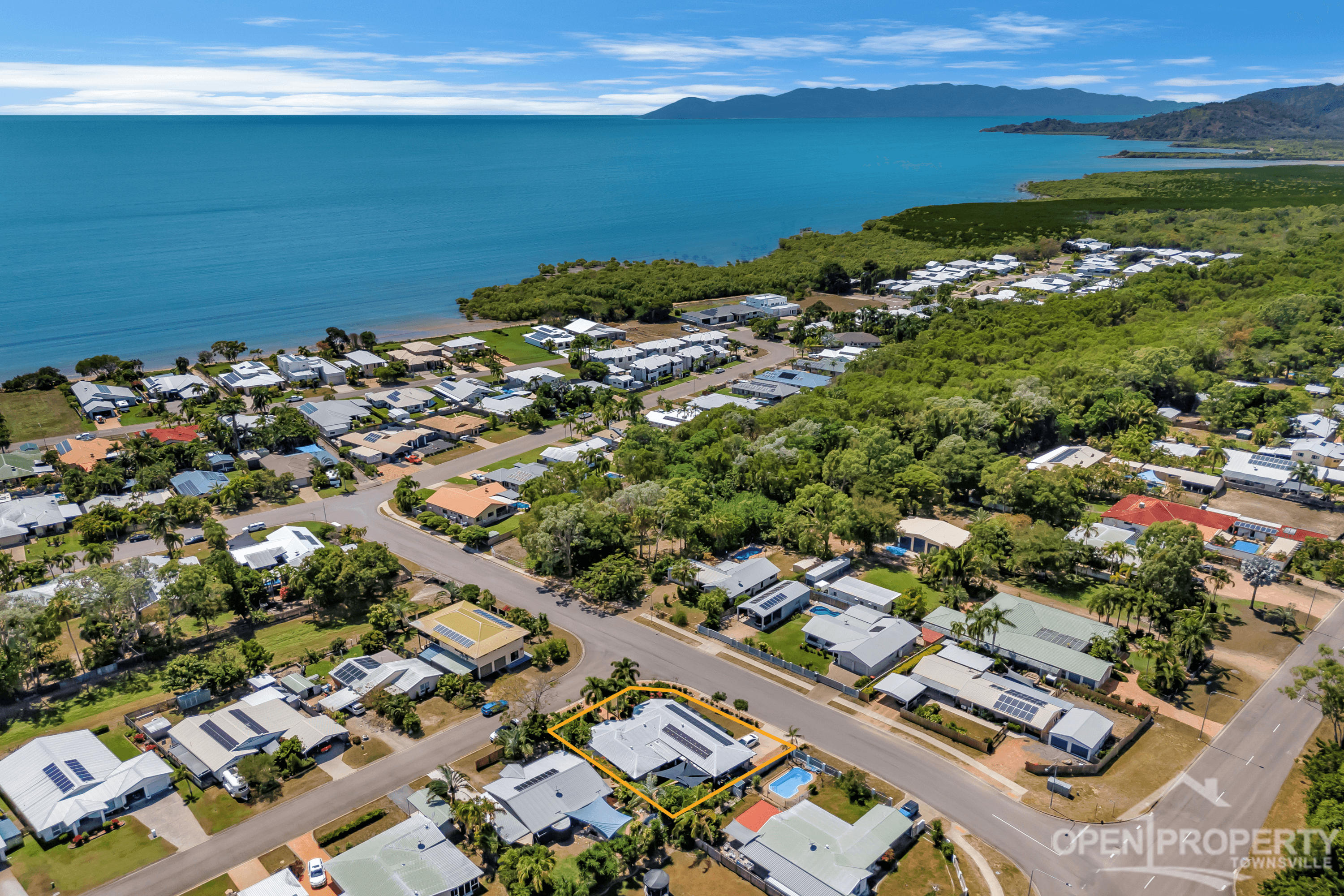 1 Sandalan Ct, Bushland Beach, QLD 4818