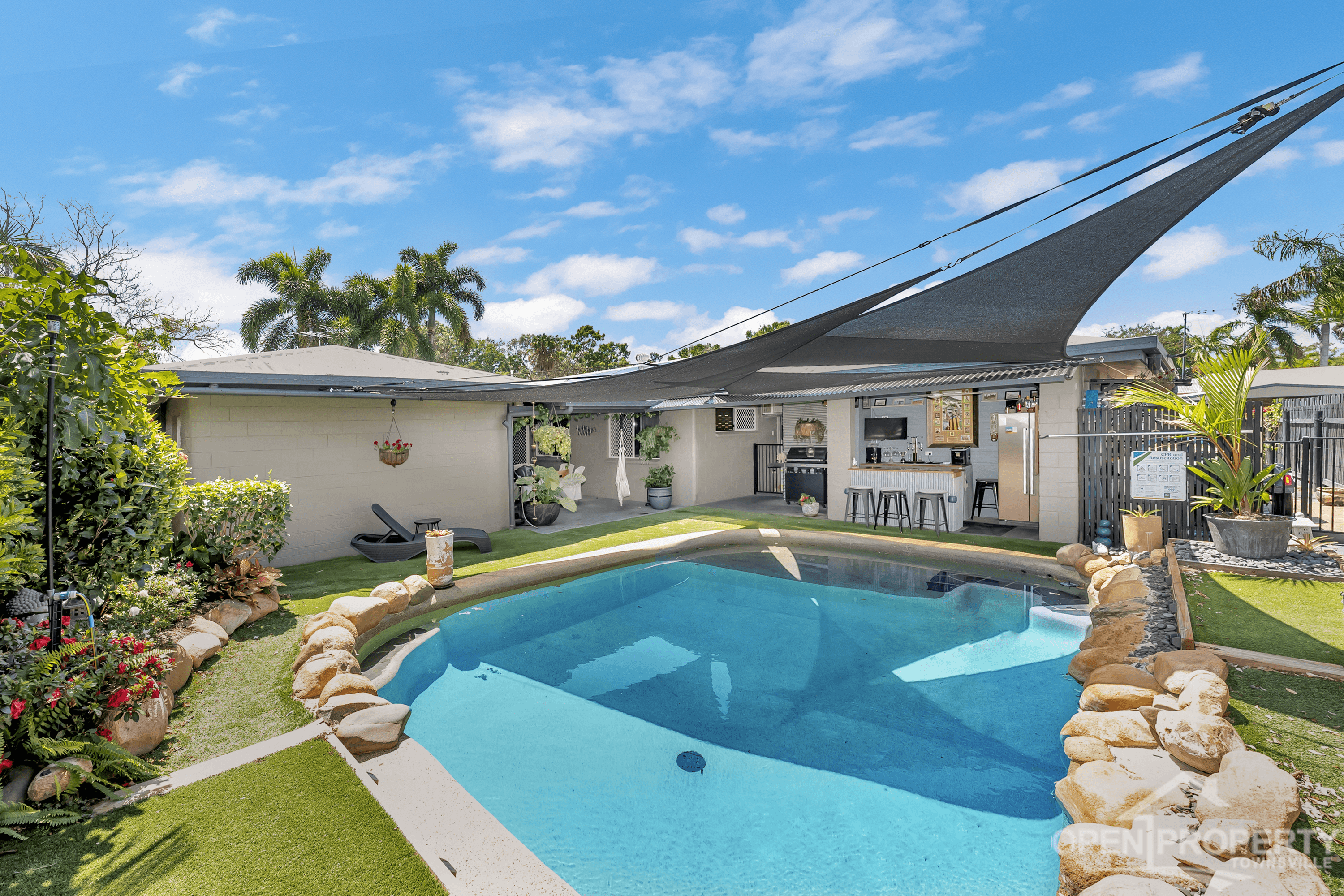 1 Sandalan Ct, Bushland Beach, QLD 4818