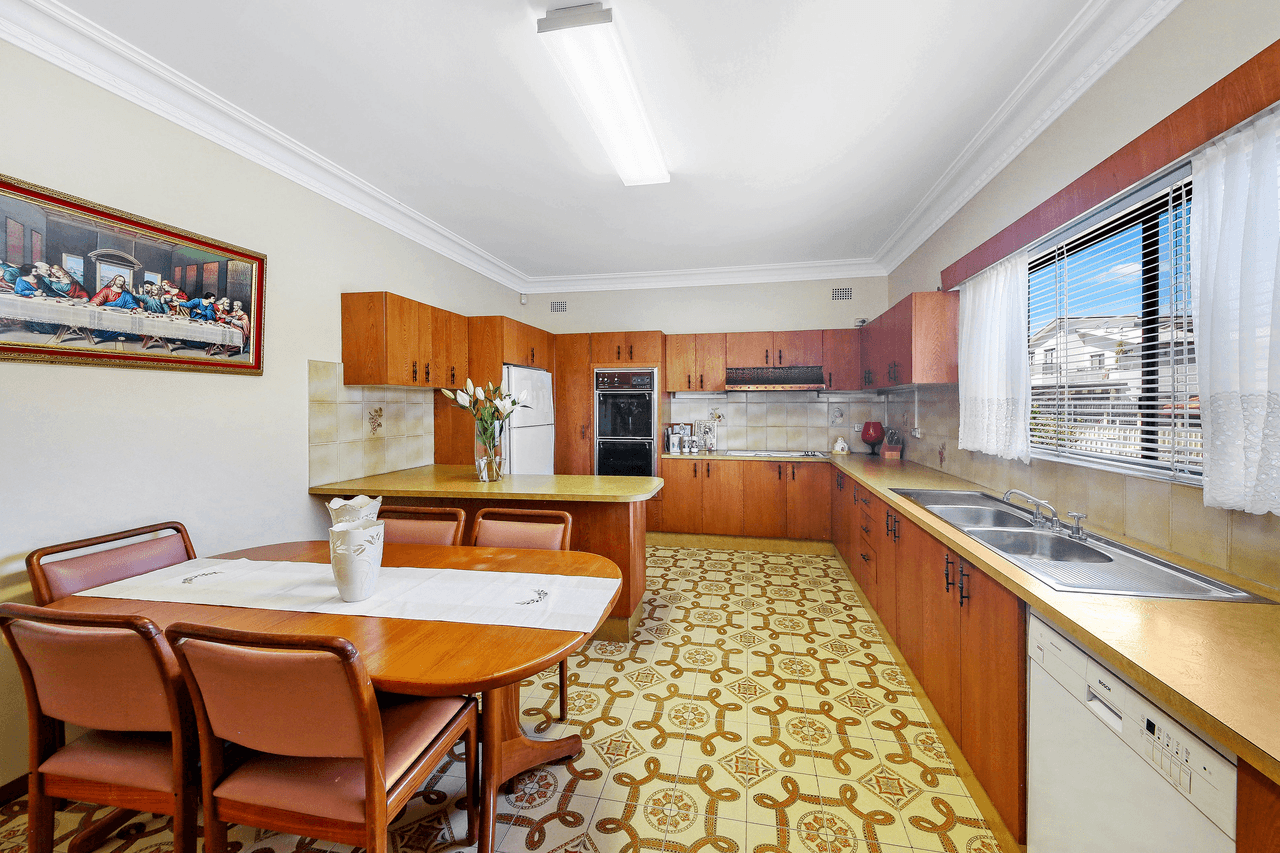 5 Salamander Place, MOUNT LEWIS, NSW 2190
