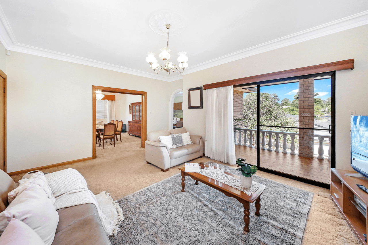 5 Salamander Place, MOUNT LEWIS, NSW 2190