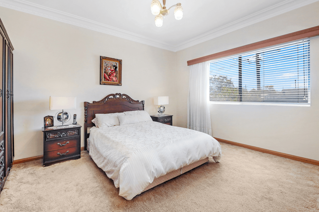 5 Salamander Place, MOUNT LEWIS, NSW 2190