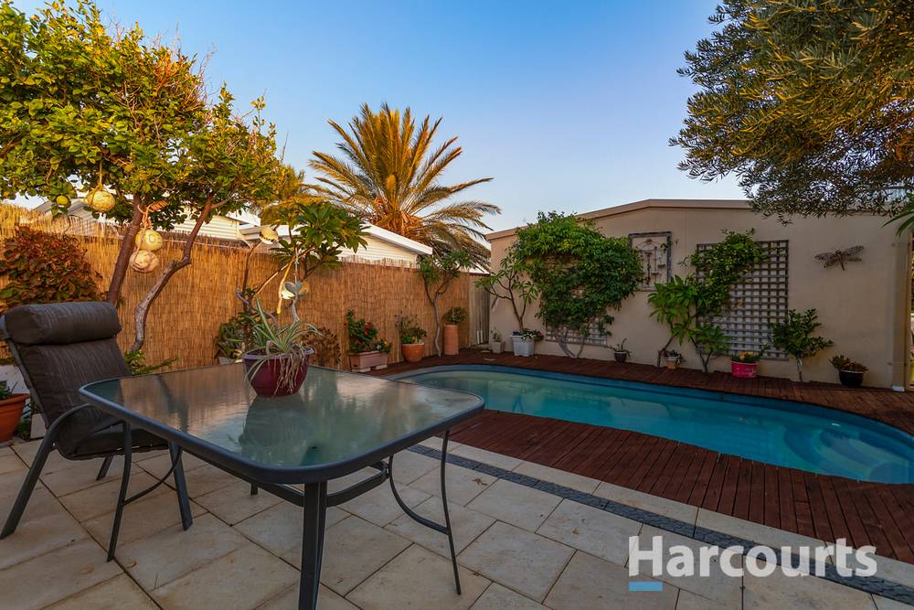 8 Schnapper Court, BURNS BEACH, WA 6028
