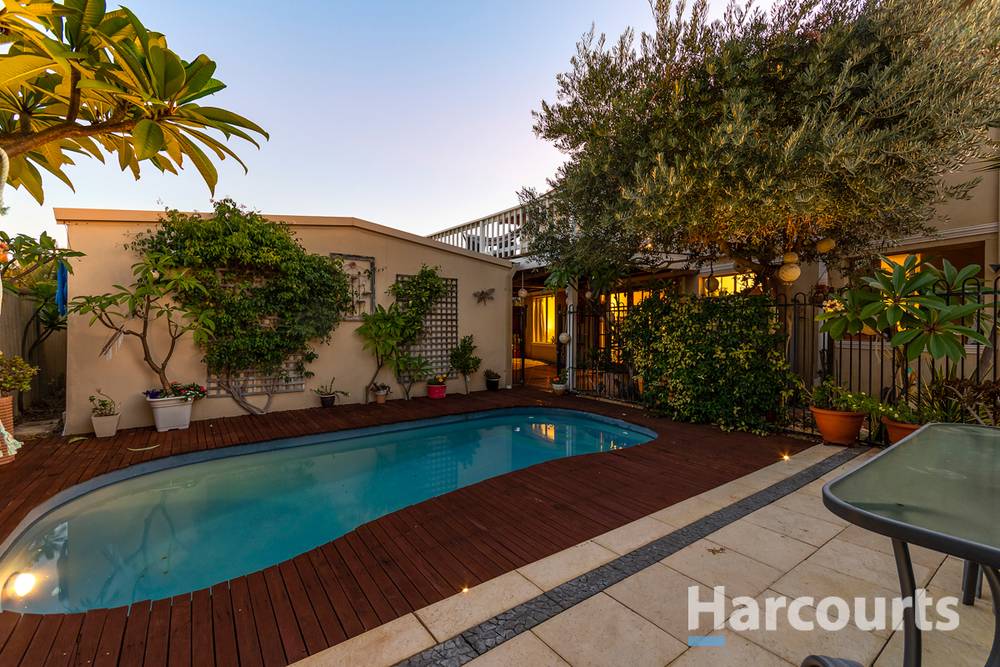8 Schnapper Court, BURNS BEACH, WA 6028