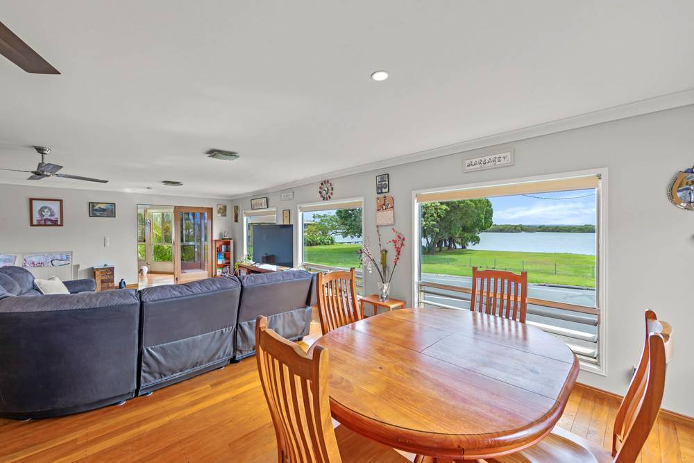 7 The Esplanade, JACOBS WELL, QLD 4208