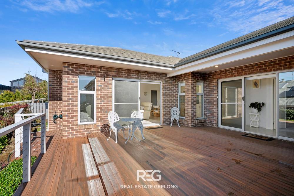 15 Clifford Street, HIGHTON, VIC 3216