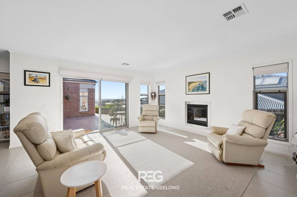 15 Clifford Street, HIGHTON, VIC 3216