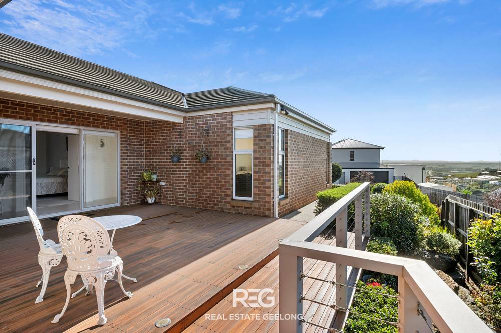 15 Clifford Street, HIGHTON, VIC 3216