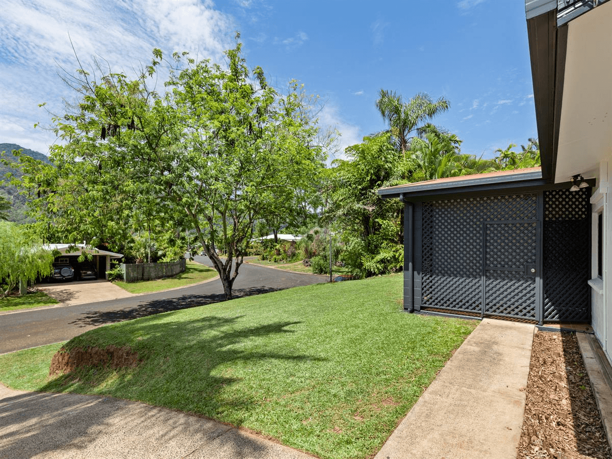 33 Carramar Crescent, Caravonica, QLD 4878