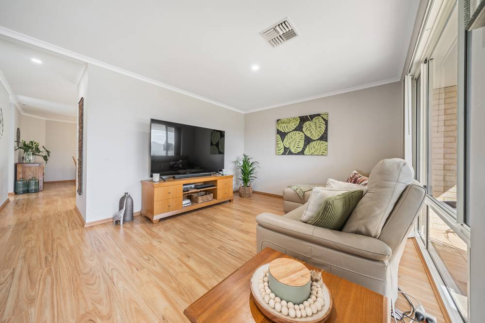 5 Kurrajong Boulevard, Banksia Grove, WA 6031