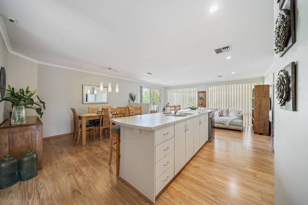 5 Kurrajong Boulevard, Banksia Grove, WA 6031