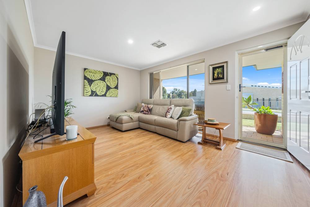 5 Kurrajong Boulevard, Banksia Grove, WA 6031
