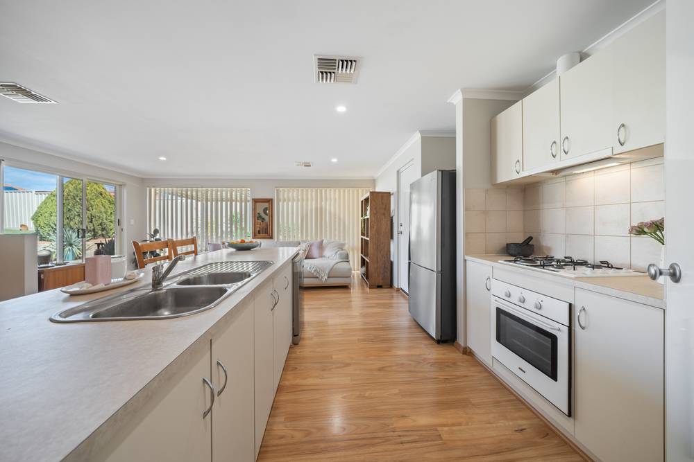 5 Kurrajong Boulevard, Banksia Grove, WA 6031