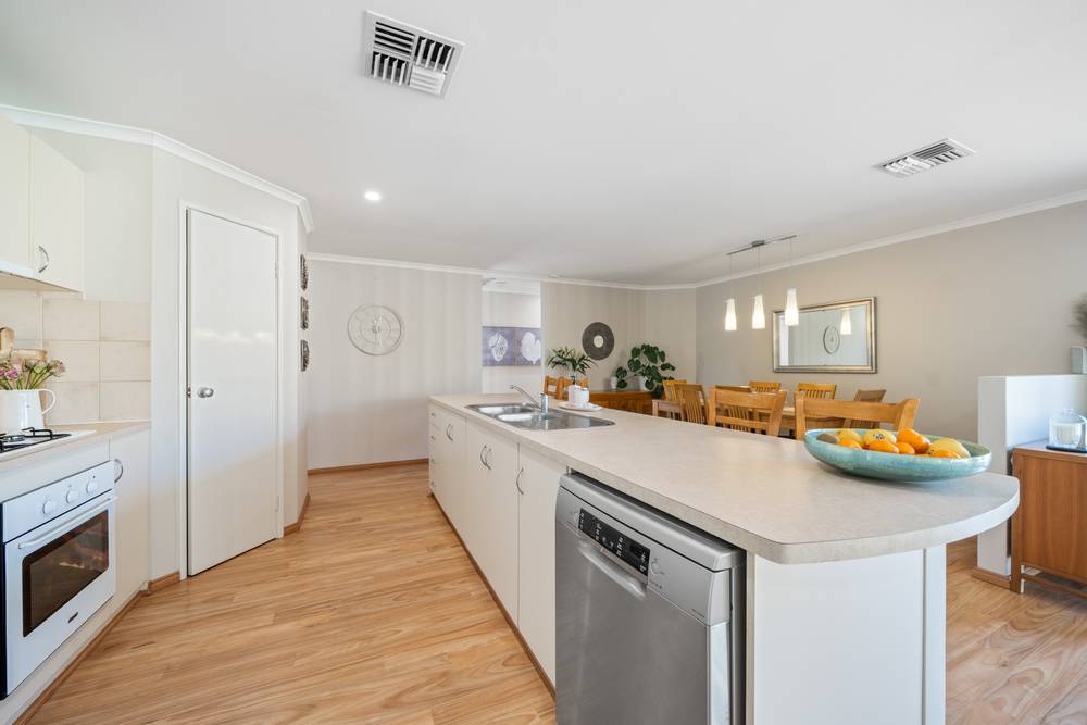 5 Kurrajong Boulevard, Banksia Grove, WA 6031