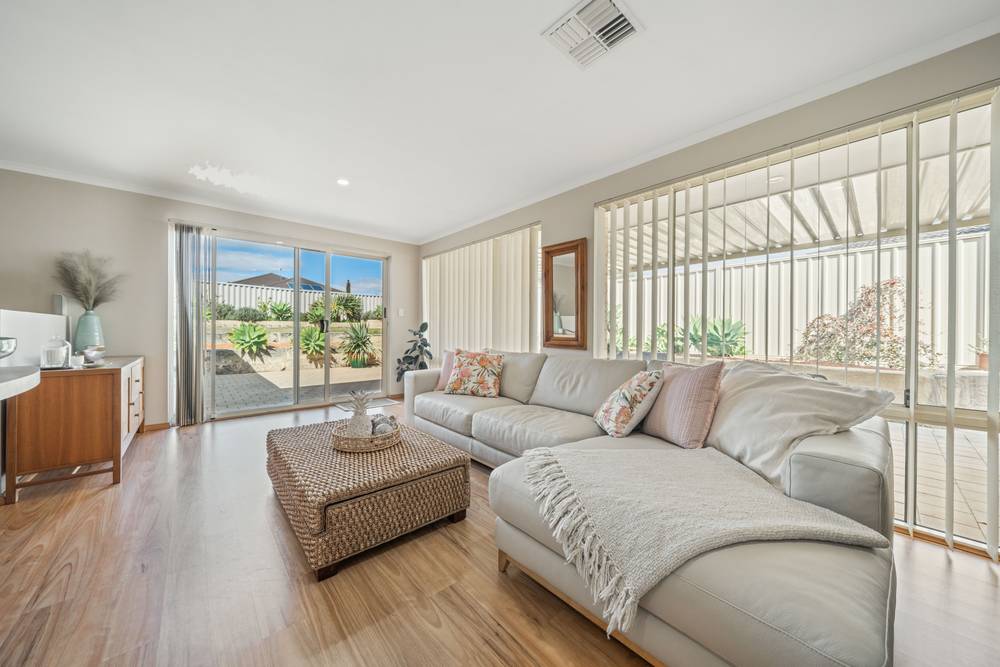 5 Kurrajong Boulevard, Banksia Grove, WA 6031