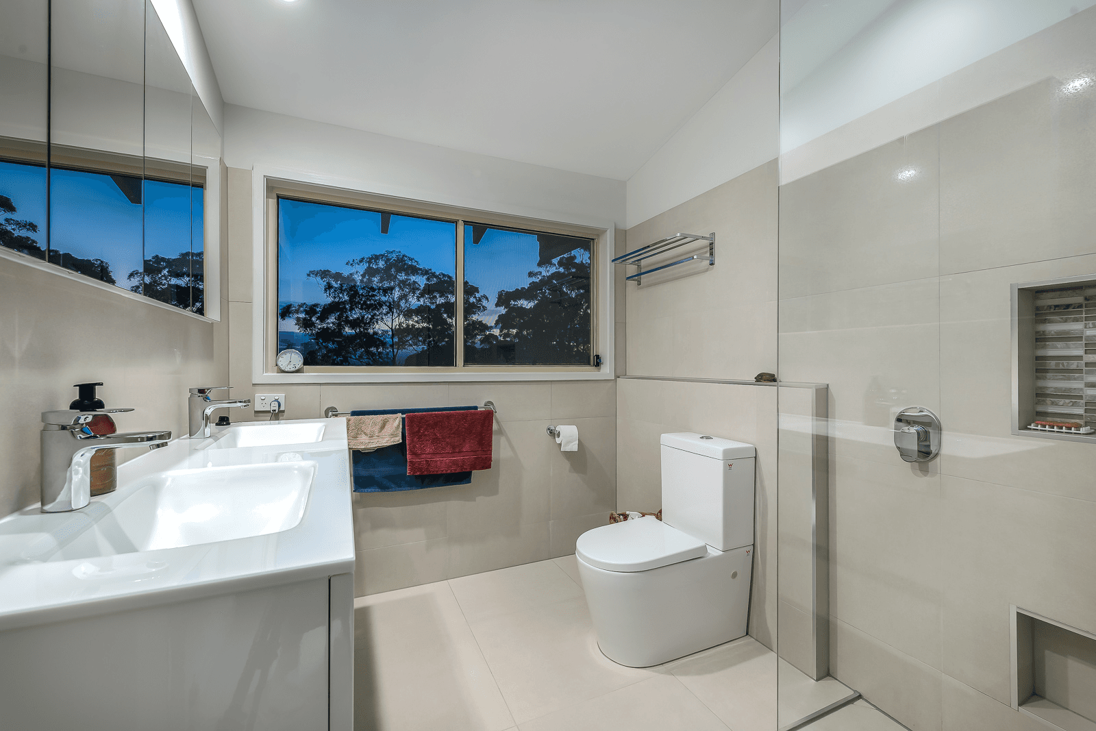 10 Binalong Drive, ASHMORE, QLD 4214