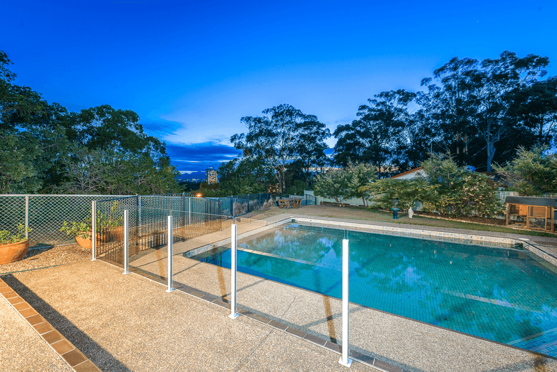 10 Binalong Drive, ASHMORE, QLD 4214