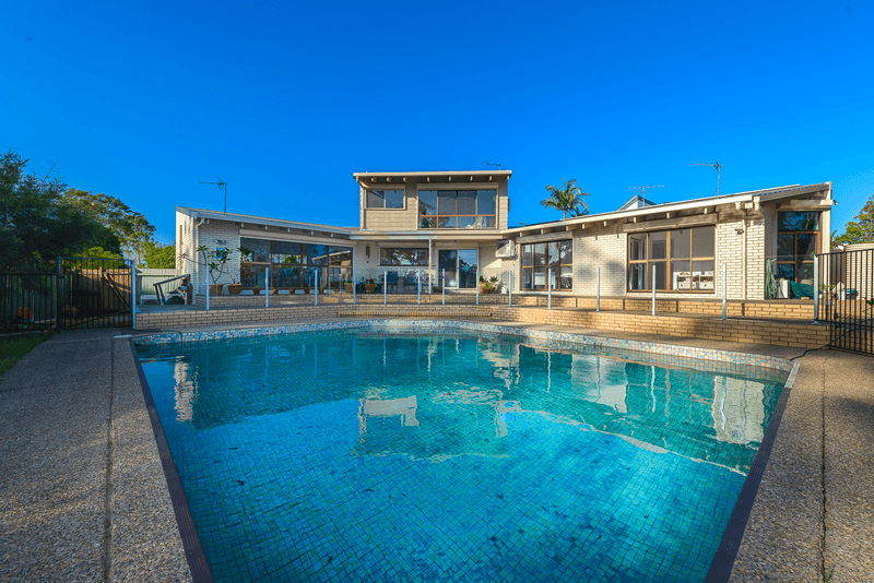 10 Binalong Drive, ASHMORE, QLD 4214