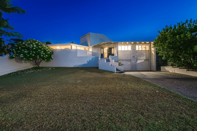 10 Binalong Drive, ASHMORE, QLD 4214