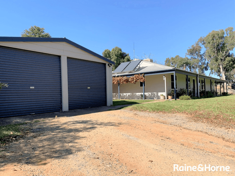 210 Belmore Rd, YOUNG, NSW 2594