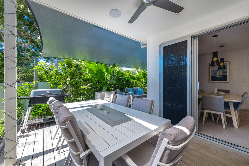 35 Parker Street, LABRADOR, QLD 4215