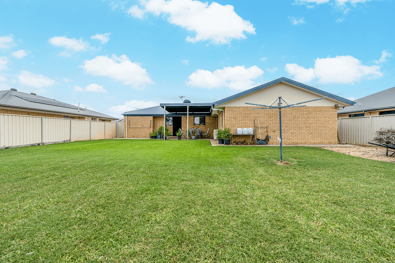 31 Mayfair Drive, EMERALD, QLD 4720