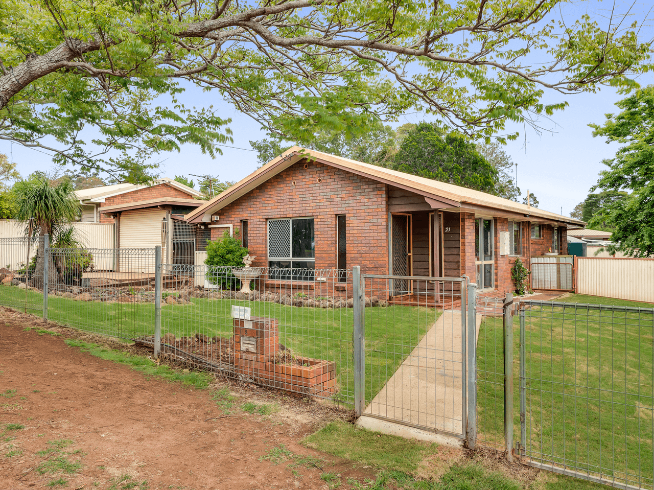 21 Claret Street, WILSONTON HEIGHTS, QLD 4350